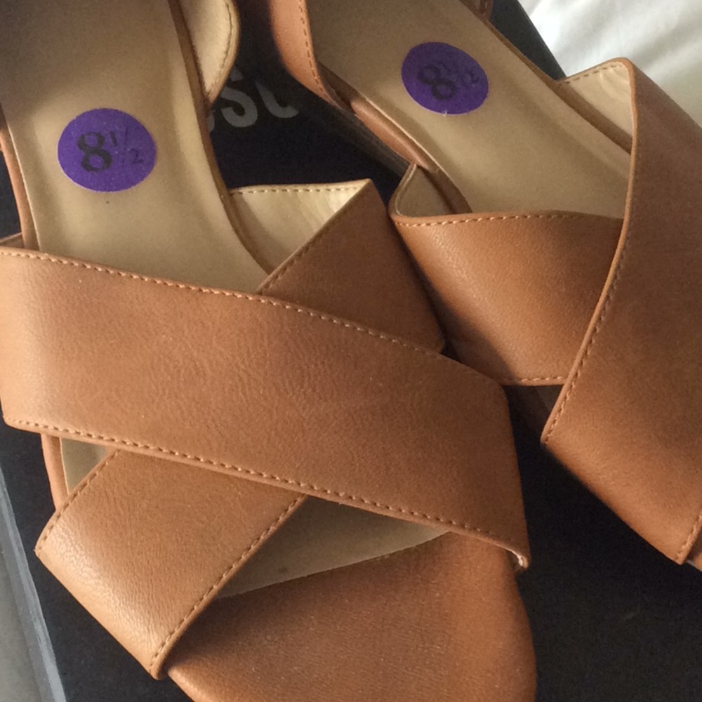 Naturalizer Shoes - Picture 2 of 5